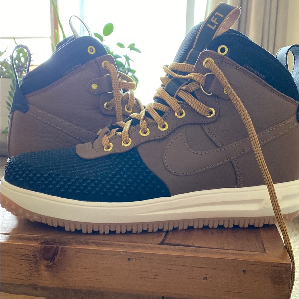 Nike Men's Brown and Black High-Top Sneakers